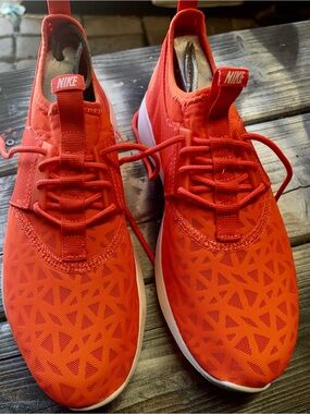 Nike Men’s Bright Red Athletic Trainers
